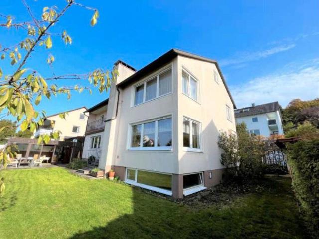 Großzügiges Einfamilienhaus mit Pool PROVISIONSFREI !