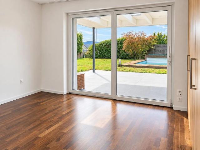 Grosszügiges Einfamilienhaus mit Pool und Garten in Füllinsdorf