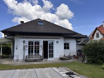 Großzügiges Einfamilienhaus mit Pool und Sauna in Bad Fischau Brunn