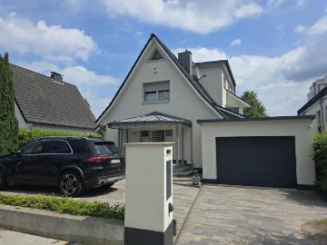 Großzügiges Einfamilienhaus mit Pool