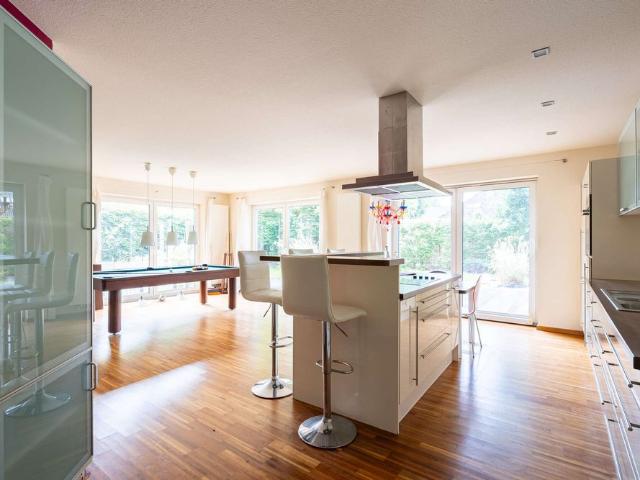 Großzügiges Einfamilienhaus mit Sauna, Balkon und Garage, Obj. 10321