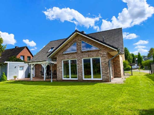 Großzügiges Einfamilienhaus mit separater Einliegerwohnung und Geothermie Wärmepumpe in Schafflund