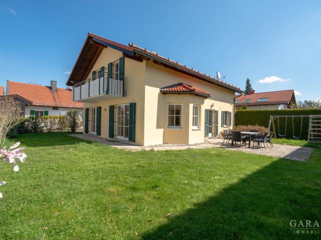 Großzügiges Einfamilienhaus mit Südgarten in Bestlage im Münchner Süden, hell & geräumig