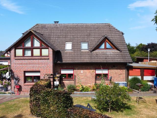 Großzügiges Einfamilienhaus auf großem Grundstück mit Bebauungsmöglichkeit!
