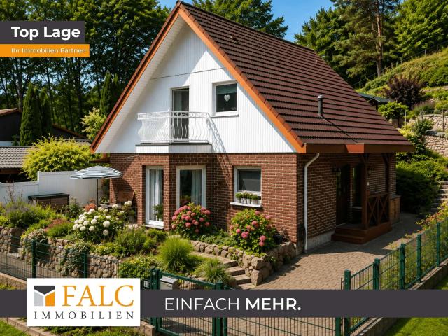 Großzügiges Einfamilienhaus auf sonnigem Hanggrundstück FALC Immobilien