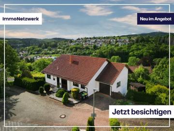 Großzügiges Einfamilienhaus in Marpingen mit Einliegeroption, Garage und Garten und Panoramaaussicht