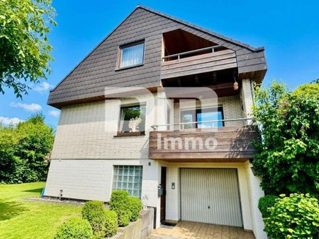 R eserviert!Großzügiges Einfamilienhaus in begehrter Lage mit Balkonen und Traumgarten