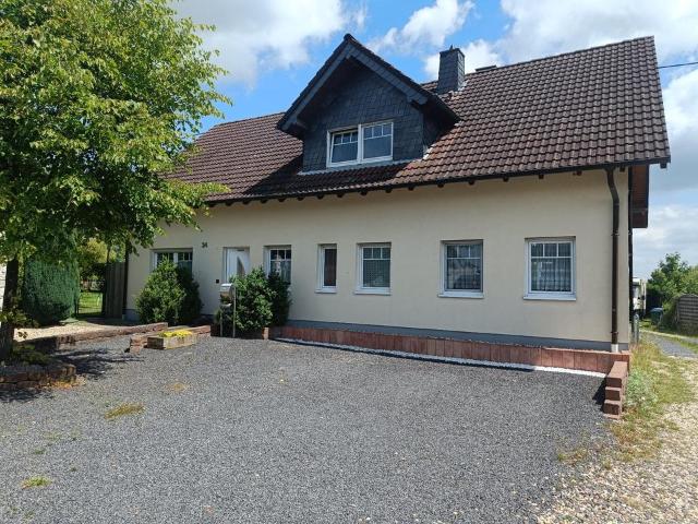 Großzügiges Einfamilienhaus in bevorzugter Ortsrandlage