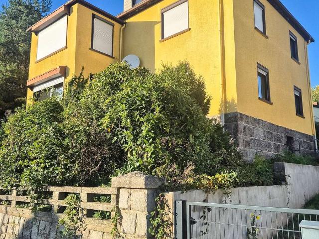 Großzügiges Einfamilienhaus in herrlicher Lage mit viel Potenzial zum Um und Ausbau