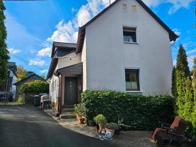 großzügiges Einfamilienhaus in idyllischer Lage