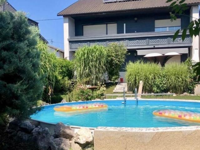 GROßZÜGIGES EINFAMILIENHAUS IN PASCHING VIEL PLATZ, POOL & KRISENSICHERE ENERGIETECHNIK IM ZENTRALRAUM