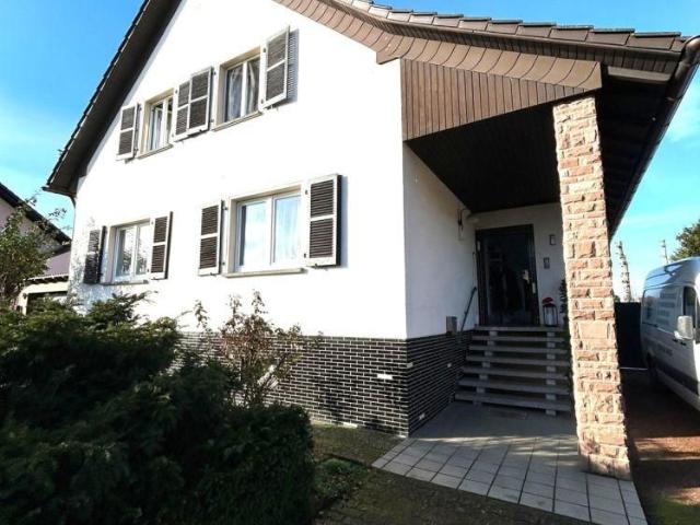 Großzügiges Einfamilienhaus in ruhige Lage von Neuforweiler zu vermieten!