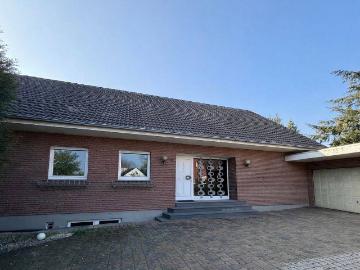 Großzügiges Einfamilienhaus in ruhiger Lage von Anreppen mit Ausbaupotenzial sofort frei