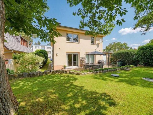 Großzügiges Einfamilienhaus in ruhiger Lichterfelder Lage mit Garten, Kamin, Garage und Vollkeller