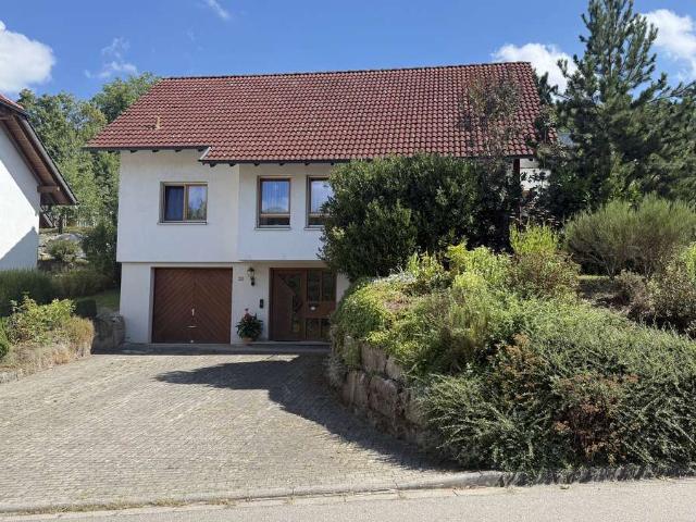 Großzügiges Einfamilienhaus in Südhanglage mit großem Grundstück