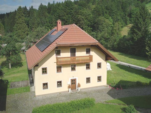 Großzügiges Einfamilienhaus in Weyregg mit großem Garten