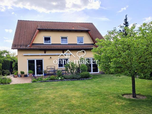 Großzügiges Einfamilienhaus in zentraler und ruhiger Lage