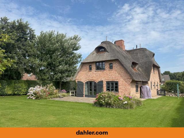 Großzügiges Einzelhaus auf sonnigem Grund
