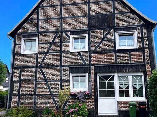 Großzügiges Fachwerkhaus mit viel Platz, Garten und Charme
