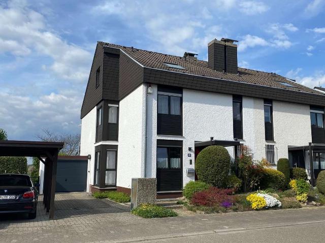Großzügiges Familienzuhause mit Wintergarten, Sauna und schön angelegtem Garten