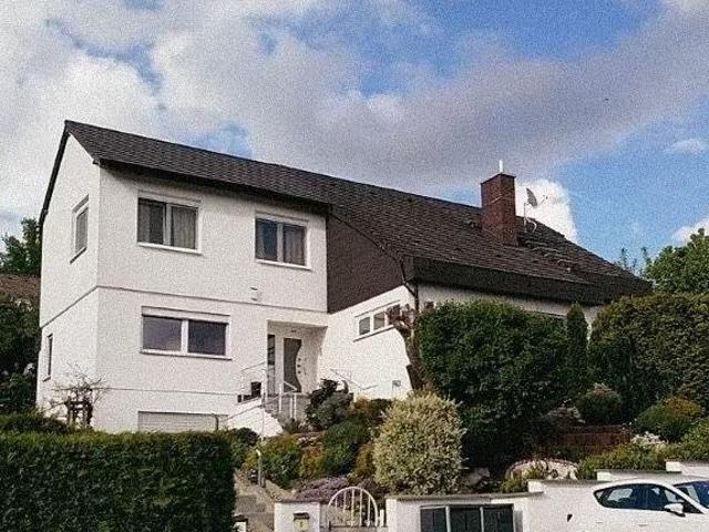 Großzügiges Familienanwesen mit ELW u. Pool in Neunkirchen am Bra