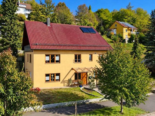 Großzügiges Familiendomizil mit ELW viel Platz für die ganze Familie und traumhafter Burgblick