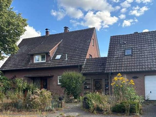 Großzügiges Familiendomizil mit großem Garten und Garage