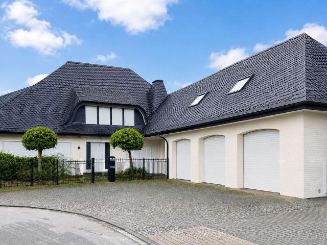 Großzügiges Familiendomizil in begehrter Lage von Verl – mit Schwimmbad und vielfältigen Möglichkeit