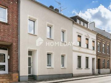 Großzügiges Familienglück: Kernsaniertes Stadthaus mit sonnigem Innenhof in Giesenkirchen