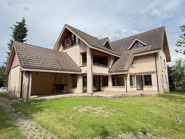 Grosszügiges Familienhaus mit über 400 m² Wohnfläche und viel Privatsphäre