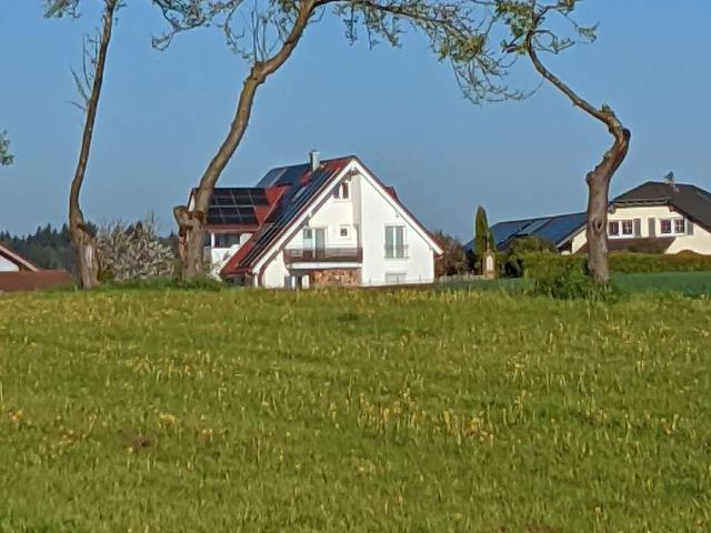 Großzügiges Familienhaus mit Alpensicht, Photovoltaik, Wallbox, Wärmepumpe und Doppelgarage