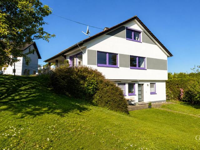 Großzügiges Familienhaus mit Einliegerwohnung Ruhe, Natur und ca. 1073 qm Grundstück!