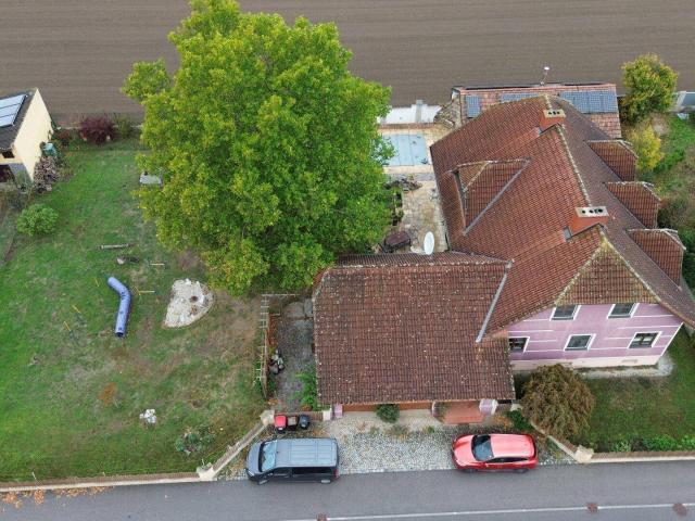 Großzügiges Familienhaus mit erstaunlichem Keller, Sauna, Schutzraum und Außenpool