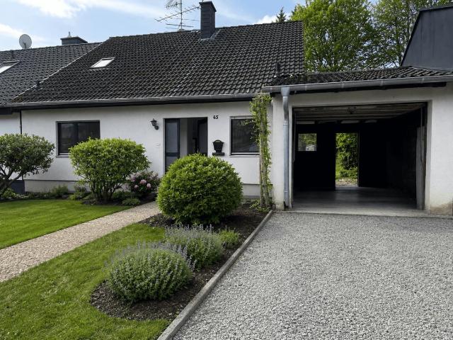 Großzügiges Familienhaus mit Garten, Garage und 5 Zimmern in zentraler Lage von Much