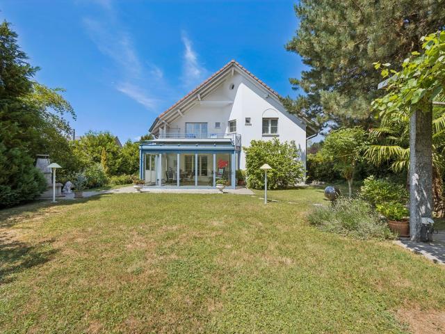 Grosszügiges Familienhaus mit Gartenidylle
