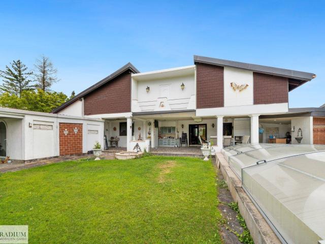 Großzügiges Familienhaus mit Pool auf 1.140 m² – viel Platz, viel Potenzial
