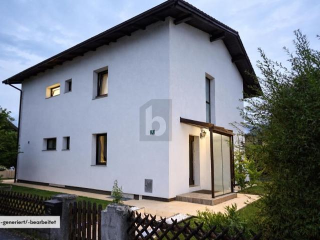 GROßZÜGIGES FAMILIENHAUS MIT POOL, SOMMERGARTEN UND ATTRAKTIVEM GRUNDSTÜCK IN RUHIGER WOHNLAGE WINKLARN