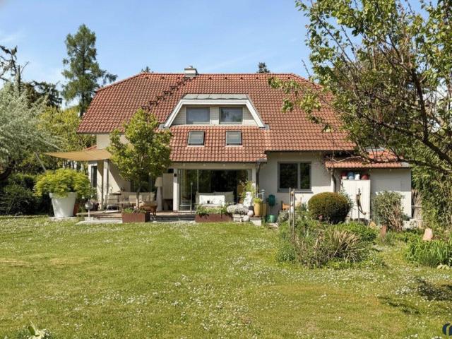 Großzügiges Familienhaus auf 1.449 m² Doppelgrundstück in beliebter Wohnlage