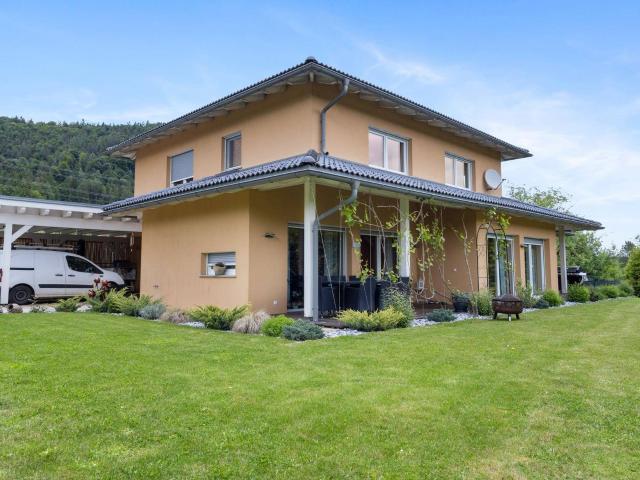 Großzügiges Familienhaus im modernen Stil am Stadtrand von Klagenfurt