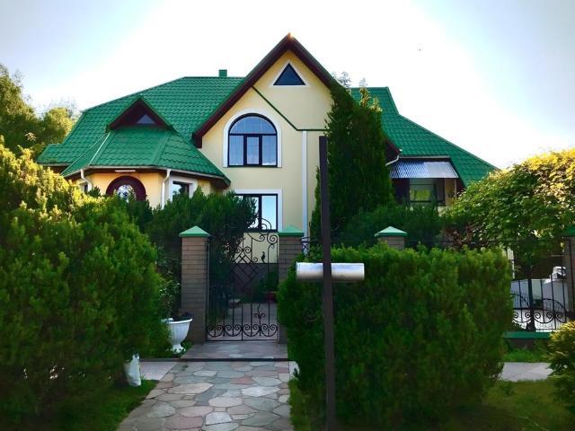 Großzügiges Ferienhaus 350 m² nahe der Ostsee – Garten & Teich