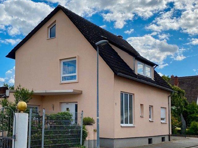 Großzügiges freistehendes 1 2 Familienhaus mit Garten und Garage