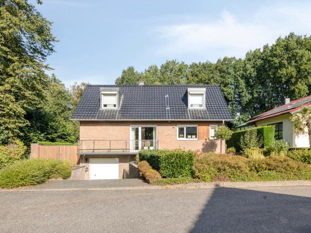Großzügiges freistehendes Landhaus mit sechs Schlafzimmern, Souterrain und moderner Energietechnik in einer grünen Top Wohnlage von Süsterseel.