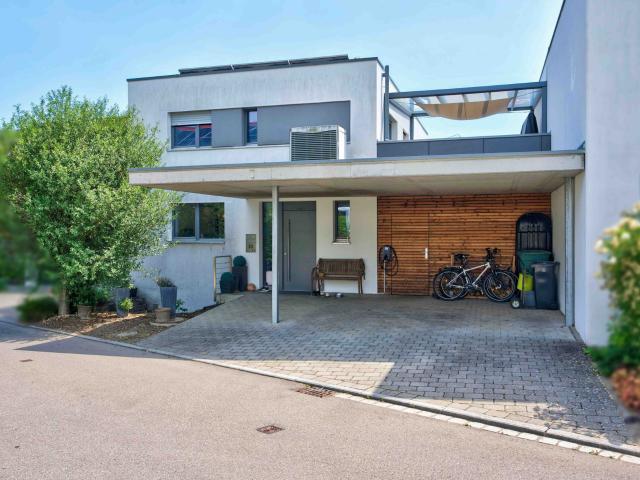 Großzügiges Kettenhaus in Blaustein – modernes Wohnkonzept und zukunftssichere Energielösung