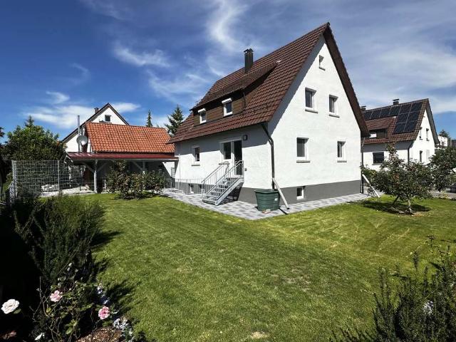 Großzügiges, kernsaniertes Einfamilienhaus mit Garten in zentraler Lage von Neuhengstett