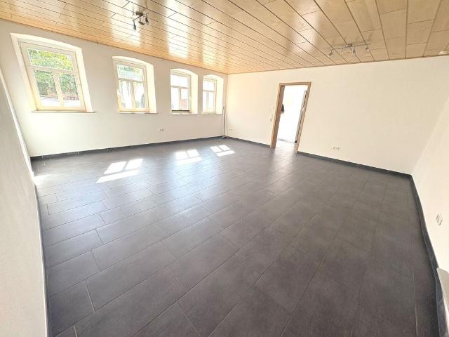 Großzügiges, kernsaniertes Einfamilienhaus mit 170 m² Wohnfläche in Preist
