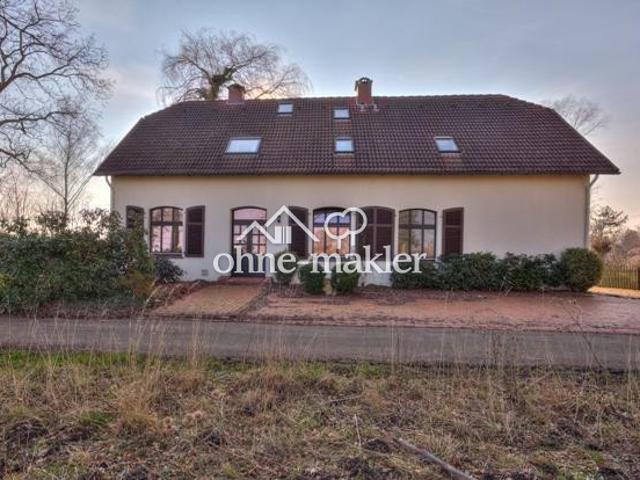 Großzügiges Haus in Alleinlage mit großem Garten