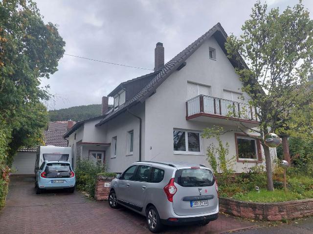 Großzügiges Haus mit 7 Zimmern und Garage in Freudenberg