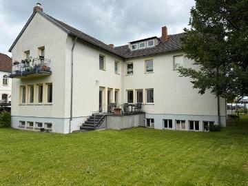 Großzügiges Haus mit 8,5 Zimmern, Garagen und Stellplatz