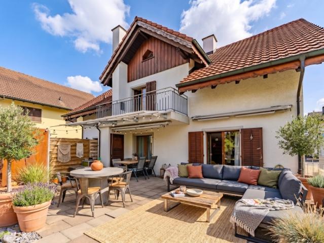 Grosszügiges Haus mit Einliegerwohnung und vielseitigem Potenzial