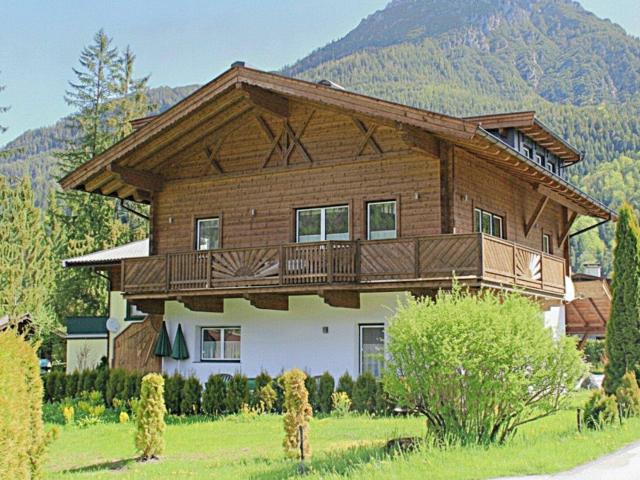 Großzügiges Haus mit Einliegerwohnung am Fuße der Loferer Steinberge